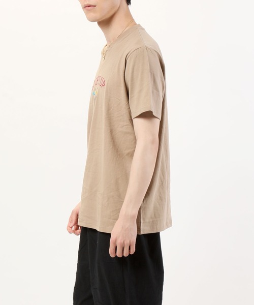 TopIsm(トップイズム)の「USAコットン ビッグシルエット刺繍入りプリント半袖Tシャツ(Tシャツ/カットソー・メンズ・ホワイト/ブラック/ベージュ/サックスブルー/ホワイト系その他/ブラック系その他/キャメル/ホワイト系その他2・LL/M/L)」の18枚目の写真