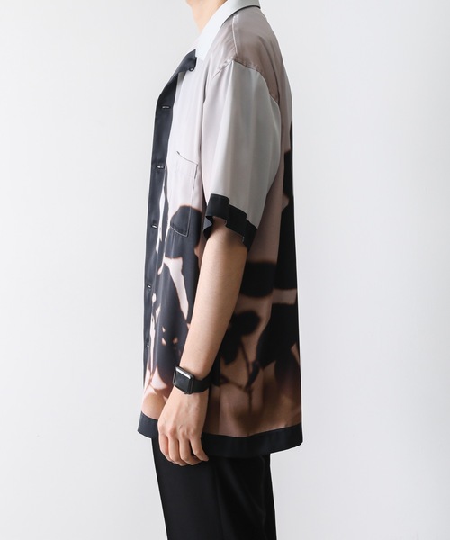 KAZUYUKI KUMAGAI ATTACHMENT(カズユキクマガイアタッチメント)の「PEサテンプリント S/S プリントシャツ(シャツ/ブラウス・メンズ・オレンジ/ブラウン・1/3/2)」の4枚目の写真