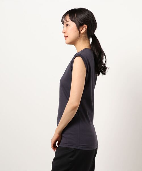 ottilie(オティーリエ)の「ちびロゴノースリーブ(Tシャツ/カットソー・レディース・チャコールグレー/ブラウン/オフホワイト/カーキ・FREE)」の5枚目の写真