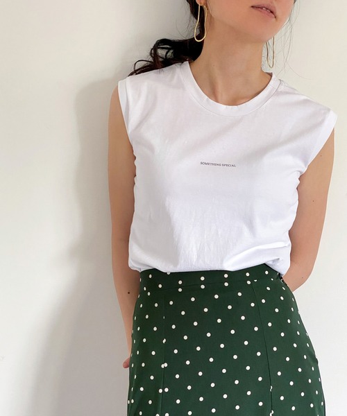 ottilie(オティーリエ)の「ちびロゴノースリーブ(Tシャツ/カットソー・レディース・チャコールグレー/ブラウン/オフホワイト/カーキ・FREE)」の2枚目の写真