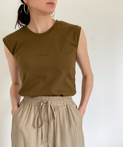 ottilie(オティーリエ)の「ちびロゴノースリーブ(Tシャツ/カットソー・レディース・チャコールグレー/ブラウン/オフホワイト/カーキ・FREE)」の9枚目の写真