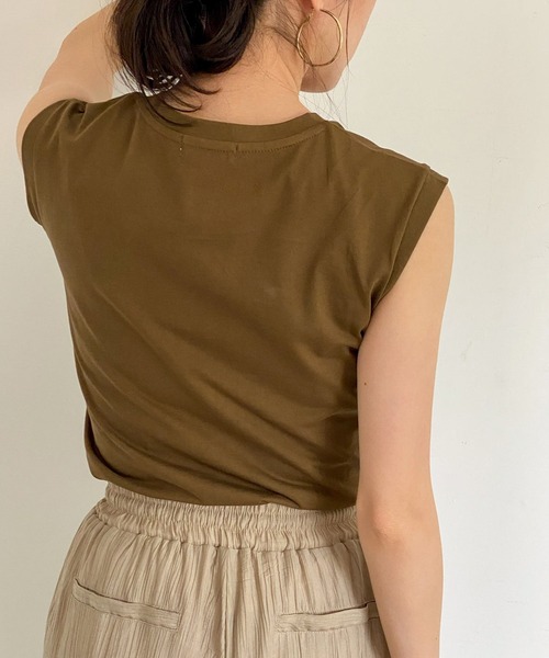 ottilie(オティーリエ)の「ちびロゴノースリーブ(Tシャツ/カットソー・レディース・チャコールグレー/ブラウン/オフホワイト/カーキ・FREE)」の13枚目の写真