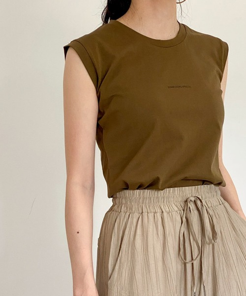 ottilie(オティーリエ)の「ちびロゴノースリーブ(Tシャツ/カットソー・レディース・チャコールグレー/ブラウン/オフホワイト/カーキ・FREE)」の12枚目の写真