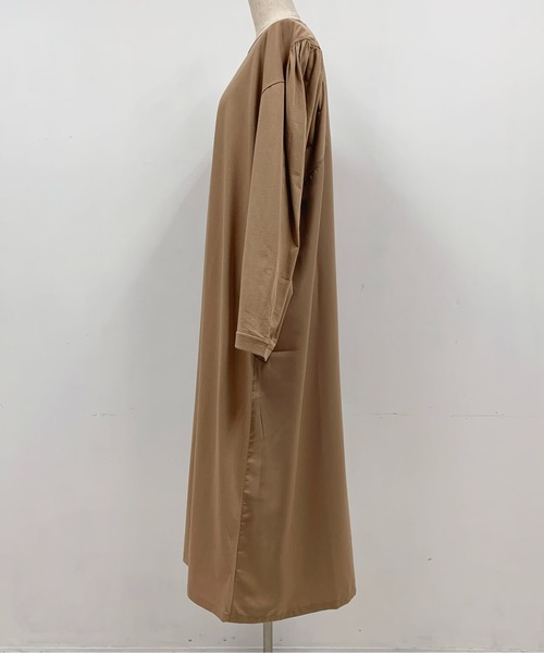 audrey and john wad（オードリーアンドジョンワッド）の「バック異素材ワンピース（ワンピース・レディース・ブラック/キャメル・M）」の15枚目の写真