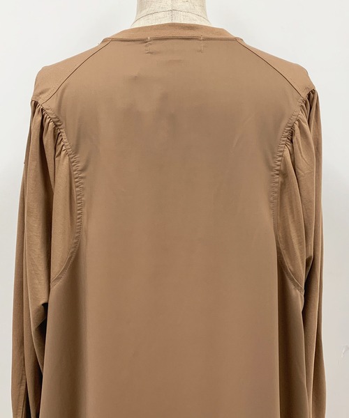 audrey and john wad（オードリーアンドジョンワッド）の「バック異素材ワンピース（ワンピース・レディース・ブラック/キャメル・M）」の18枚目の写真
