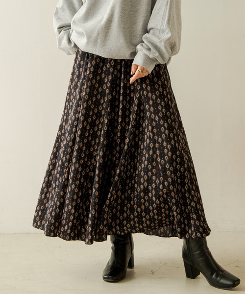 ANGIE（アンジー）の「マーメイドフレアスカート(幾何学柄）（スカート・レディース・ネイビー/アイボリー・FREE）」の2枚目の写真