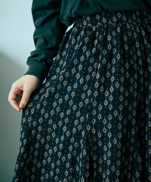 ANGIE（アンジー）の「マーメイドフレアスカート(幾何学柄）（スカート・レディース・ネイビー/アイボリー・FREE）」の15枚目の写真