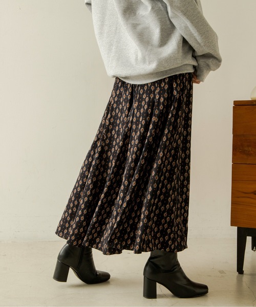 ANGIE（アンジー）の「マーメイドフレアスカート(幾何学柄）（スカート・レディース・ネイビー/アイボリー・FREE）」の5枚目の写真