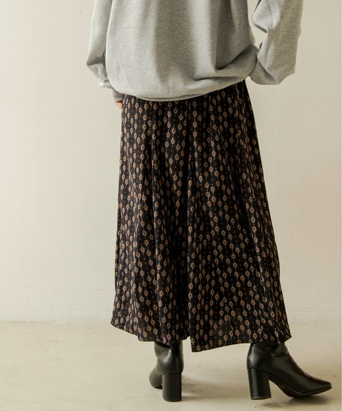 ANGIE（アンジー）の「マーメイドフレアスカート(幾何学柄）（スカート・レディース・ネイビー/アイボリー・FREE）」の4枚目の写真