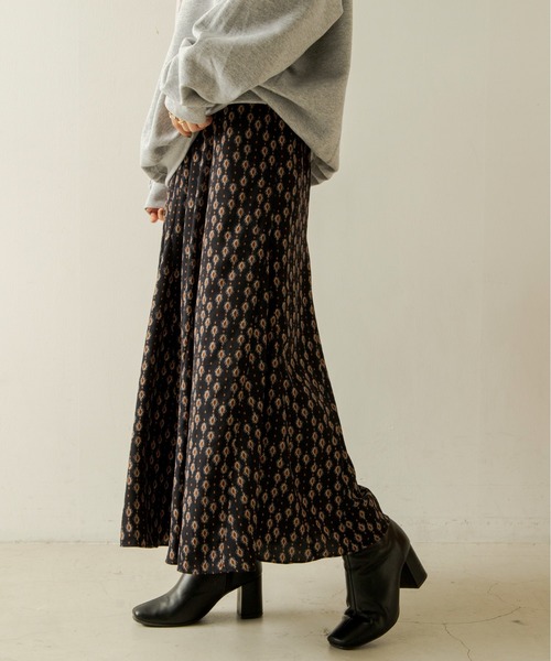 ANGIE（アンジー）の「マーメイドフレアスカート(幾何学柄）（スカート・レディース・ネイビー/アイボリー・FREE）」の3枚目の写真