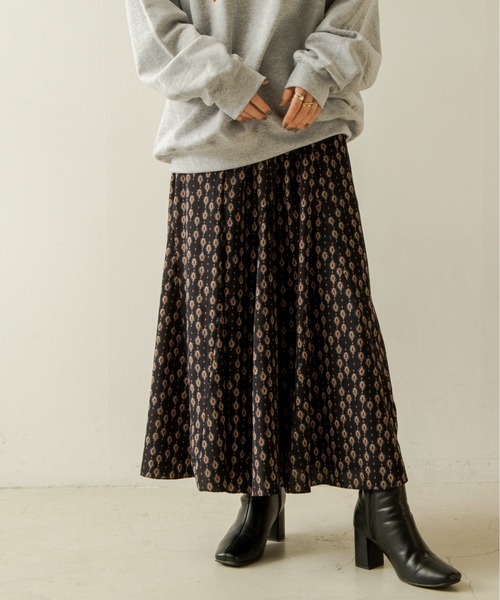 ANGIE（アンジー）の「マーメイドフレアスカート(幾何学柄）（スカート・レディース・ネイビー/アイボリー・FREE）」の6枚目の写真