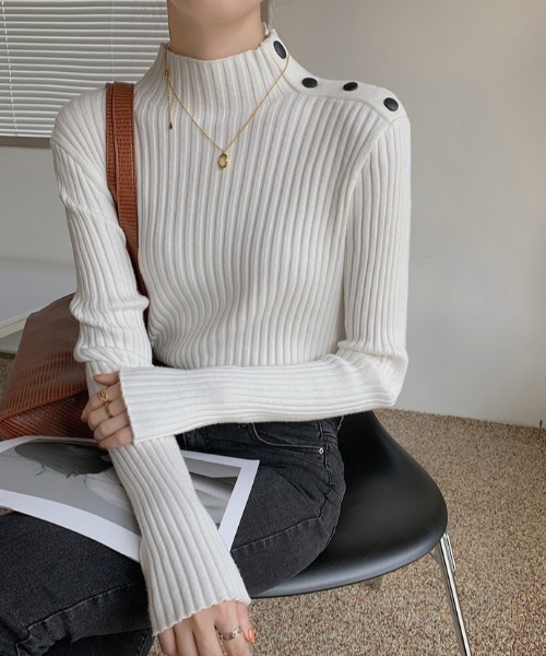 ABITOKYO（アビトーキョー）の「サイドボタンタートルネックリブプルオーバー（ニット/セーター・レディース・ホワイト/ブラック/ベージュ/グレー/アイボリー・FREE）」の6枚目の写真