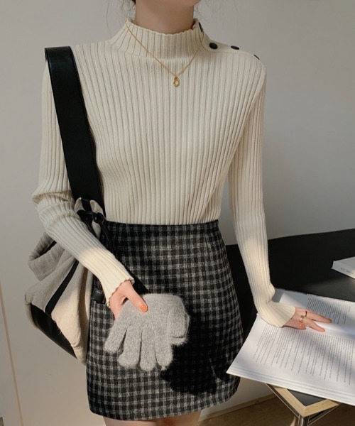 ABITOKYO（アビトーキョー）の「サイドボタンタートルネックリブプルオーバー（ニット/セーター・レディース・ホワイト/ブラック/ベージュ/グレー/アイボリー・FREE）」の10枚目の写真