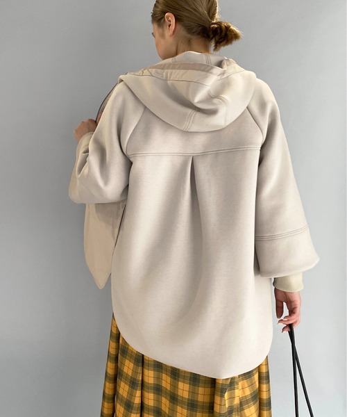 LUGIVA（ルギヴァ）の「ダンボールニット+タフタ ミドル丈ダウンジャケット（ダウンジャケット/コート・レディース・ブラック/グレー/モカ・M）」の4枚目の写真