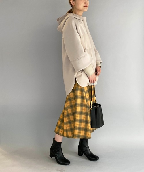 LUGIVA（ルギヴァ）の「ダンボールニット+タフタ ミドル丈ダウンジャケット（ダウンジャケット/コート・レディース・ブラック/グレー/モカ・M）」の8枚目の写真