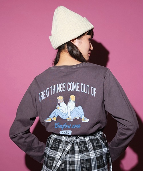 LOVETOXIC（ラブトキシック）の「バックカレッジイラスト長袖Tシャツ（Tシャツ/カットソー・キッズ・オレンジ/チャコール/サックスブルー/アイボリー・SS/M/S/L）」の3枚目の写真