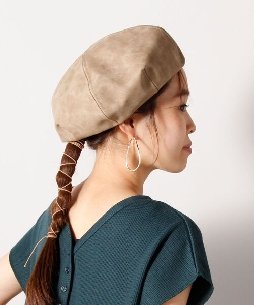 SUBLIME(サブライム)の「【SUBLiME/サブライム】PU ソリッドベレー帽(ハンチング/ベレー帽・レディース・ブラック/ベージュ・FREE)」の1枚目の写真