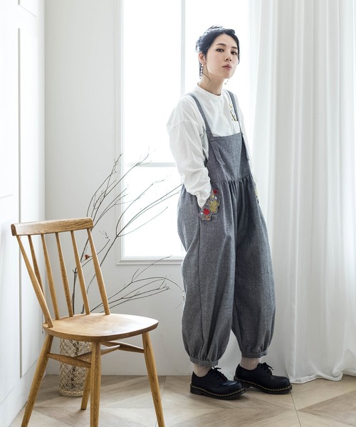 ScoLar(スカラー)の「刺繍コクーン型サロペット(サロペット/オーバーオール・レディース・ネイビー/ブラック・M)」の5枚目の写真