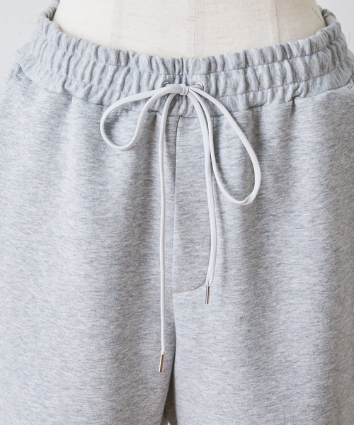 BEARDSLEY（ビアズリー）の「履き心地◎楽なのにきれい見え、ラインを拾わないダンボールパンツ（その他パンツ・レディース・ブラック/グレー・1/0/2）」の9枚目の写真