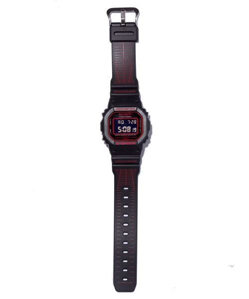 G-SHOCK(ジーショック)の「XLARGE G-SHOCK DW5600(アナログ腕時計・メンズ・ブラック・ONE SIZE)」の3枚目の写真