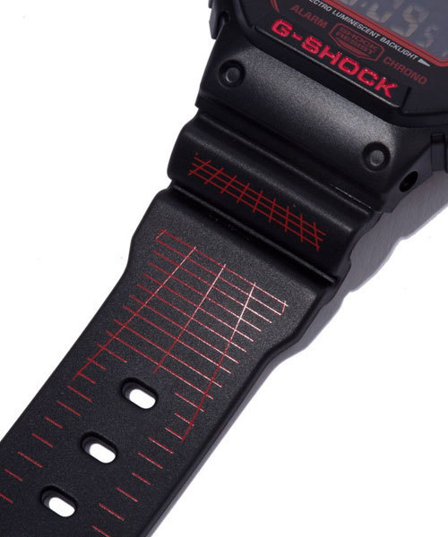 G-SHOCK(ジーショック)の「XLARGE G-SHOCK DW5600(アナログ腕時計・メンズ・ブラック・ONE SIZE)」の4枚目の写真