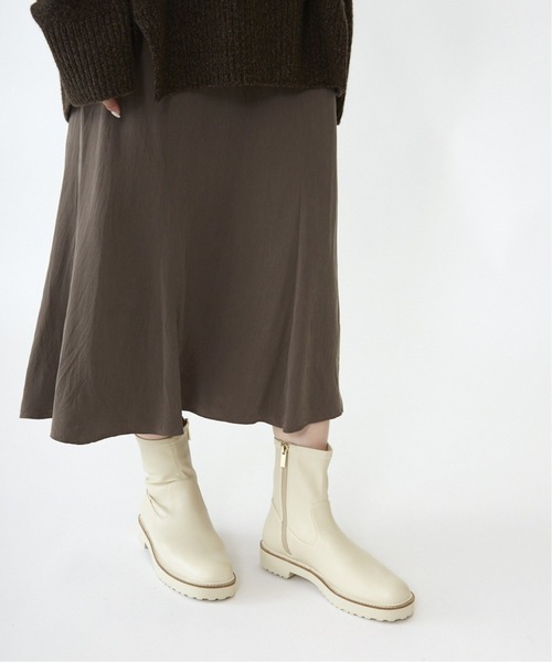 LE TALON（ルタロン）の「トラックソールフィットショートブーツ◆（ブーツ・レディース・ブラック系その他/アイボリー・MEDIUM/LARGE/X-LARGE/SMALL/X-SMALL）」の5枚目の写真