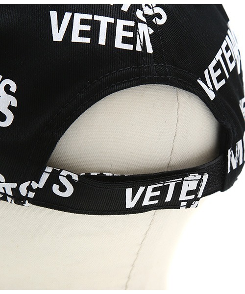VETEMENTS（ヴェトモン）の「VETEMENTS / ヴェトモン：STAMPED LOGO CAP：UA52CA950[RIP]（キャップ・メンズ・ブラック・FREE）」の8枚目の写真