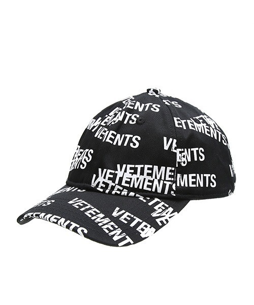 VETEMENTS（ヴェトモン）の「VETEMENTS / ヴェトモン：STAMPED LOGO CAP：UA52CA950[RIP]（キャップ・メンズ・ブラック・FREE）」の2枚目の写真
