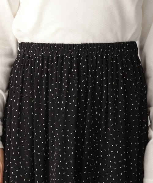 LOWRYS FARM（ローリーズファーム）の「スソフリルロングスカート　238092（スカート・レディース・ブラック系その他2/レッド/グリーン/ブラック系その他/ブラック/ライム・FREE）」の17枚目の写真