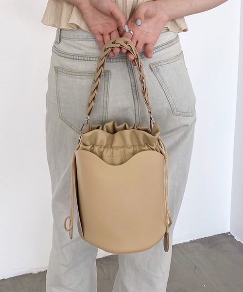 me+em select（ミームセレクト）の「チェーンレザー巾着ワンハンドルバッグ（ショルダーストラップ付き）（ハンドバッグ・レディース・アイボリー/ベージュ/ブラウン/ブラック・FREE）」の16枚目の写真