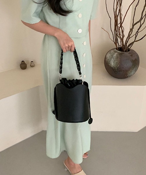 me+em select（ミームセレクト）の「チェーンレザー巾着ワンハンドルバッグ（ショルダーストラップ付き）（ハンドバッグ・レディース・アイボリー/ベージュ/ブラウン/ブラック・FREE）」の22枚目の写真