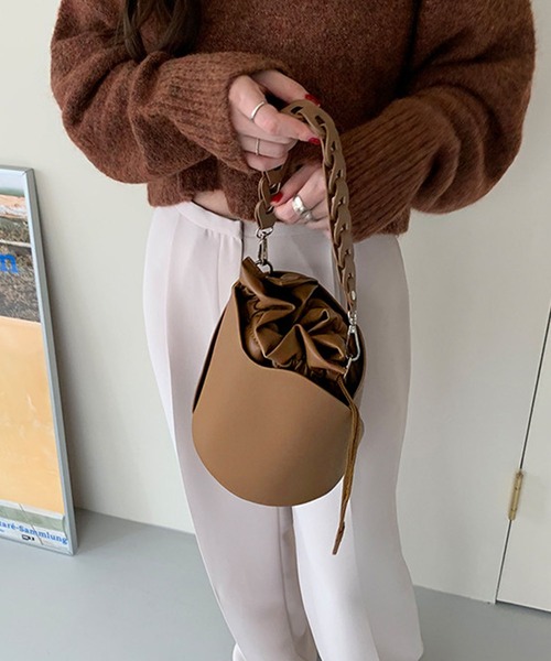 me+em select（ミームセレクト）の「チェーンレザー巾着ワンハンドルバッグ（ショルダーストラップ付き）（ハンドバッグ・レディース・アイボリー/ベージュ/ブラウン/ブラック・FREE）」の14枚目の写真