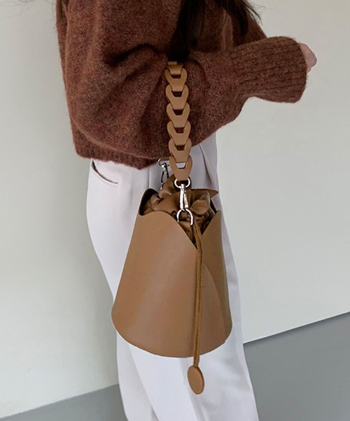 me+em select（ミームセレクト）の「チェーンレザー巾着ワンハンドルバッグ（ショルダーストラップ付き）（ハンドバッグ・レディース・アイボリー/ベージュ/ブラウン/ブラック・FREE）」の12枚目の写真