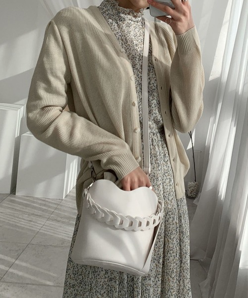 me+em select（ミームセレクト）の「チェーンレザー巾着ワンハンドルバッグ（ショルダーストラップ付き）（ハンドバッグ・レディース・アイボリー/ベージュ/ブラウン/ブラック・FREE）」の7枚目の写真