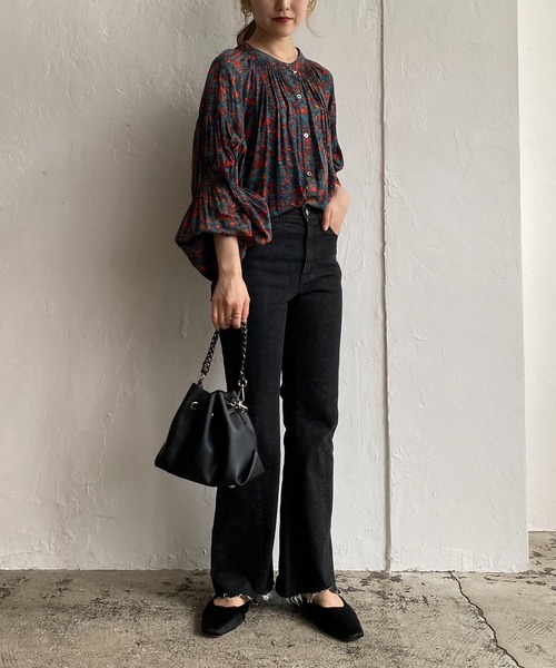 CAPRICIEUX LE'MAGE（カプリシューレマージュ）の「ソフトフレアカットオフデニム（デニムパンツ・レディース・ブラック/グレー・36/38）」の13枚目の写真