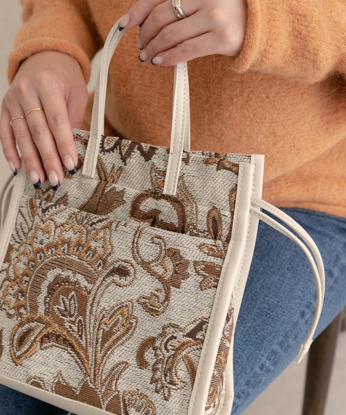 RODE SKO(ロデスコ)の「キンチャク絞りファブリックトートバッグ(トートバッグ・レディース・オフホワイト/ブラック・ONE)」の4枚目の写真