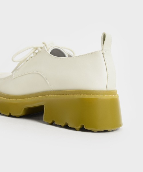 CHARLES & KEITH(チャールズ & キース)の「チャンキー ブローグ / Chunky Brogues(ドレスシューズ・レディース・オフホワイト/ライトベージュ/ブラック系その他2・22.5cm/23cm/23.5cm/24.5cm/25cm/25.5cm)」の8枚目の写真