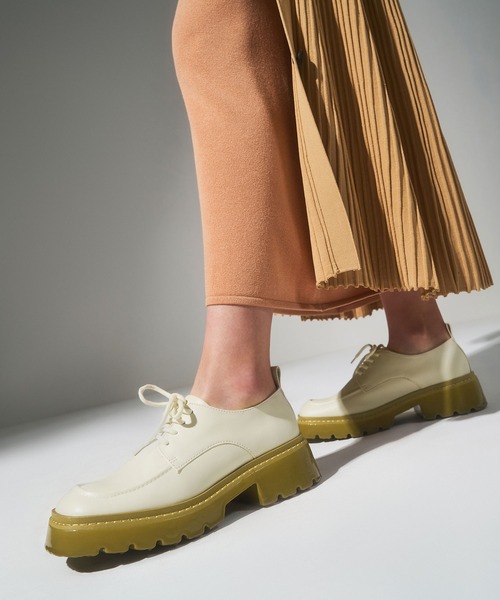 CHARLES & KEITH(チャールズ & キース)の「チャンキー ブローグ / Chunky Brogues(ドレスシューズ・レディース・オフホワイト/ライトベージュ/ブラック系その他2・22.5cm/23cm/23.5cm/24.5cm/25cm/25.5cm)」の14枚目の写真