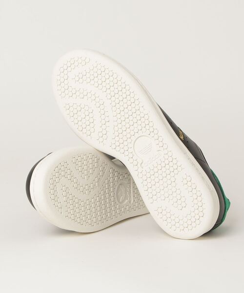 adidas（アディダス）の「スタンスミス [STAN SMITH] アディダスオリジナルス（メンズ/レディース）（スニーカー・メンズ・ブラック×グリーン/ホワイト×グリーン/ホワイト系その他/オフホワイト・25.5cm/27.0cm/23.5cm/25.0cm/22.5cm/24.0cm/26.5cm/28.0cm/23.0cm/27.5cm/29.0cm/28.5cm/24.5cm/26.0cm/22.0cm）」の15枚目の写真