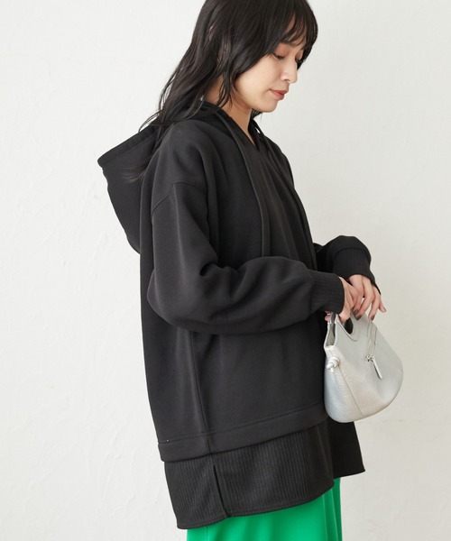 RAY CASSIN FAVORI(レイカズンフェバリ)の「・RAY CASSIN リブレイヤードフードチュニック*(スウェット・レディース・ブラック/ベージュ/アイボリー/ボルドー・FREE)」の2枚目の写真