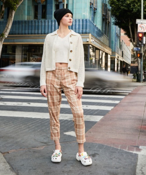 crocs(クロックス)の「CROCS/クロックス CLASSIC PLATFORM CLOG W/クラシック プラットフォーム クロッグ サンダル 厚底 レディース 206750-001(サンダル・レディース・ブラック・24.0cm/22.0cm/23.0cm/25.0cm)」の5枚目の写真
