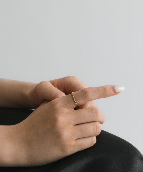 muku（ムク）の「金属アレルギー対応 スクエアシアリング/サージカルステンレス（リング・レディース・シルバー/ゴールド・11/9/13/5）」の2枚目の写真