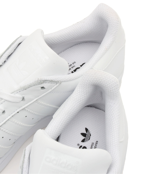 adidas（アディダス）の「オリジナルス スーパースター [Superstar WMNS]（スニーカー・レディース・ホワイト×ホワイト/ホワイト×ブラック・22.5cm/24.0cm/23.0cm/23.5cm/22.0cm/24.5cm/25.0cm/25.5cm）」の8枚目の写真