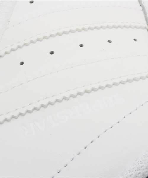 adidas（アディダス）の「オリジナルス スーパースター [Superstar WMNS]（スニーカー・レディース・ホワイト×ホワイト/ホワイト×ブラック・22.5cm/24.0cm/23.0cm/23.5cm/22.0cm/24.5cm/25.0cm/25.5cm）」の10枚目の写真