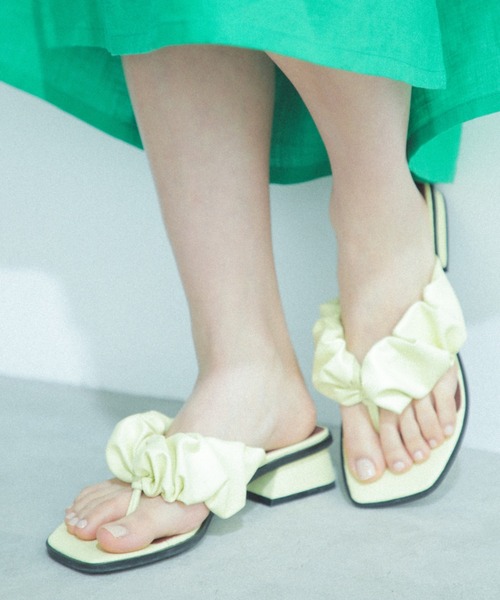 piu comoda（ピュコモダ）の「(piu comoda)ギャザートングサンダル（サンダル・レディース・イエロー/ブラック・37/36/38）」の8枚目の写真