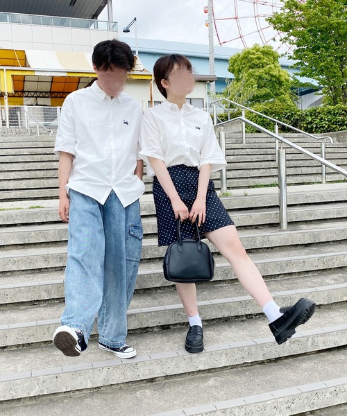 PairPair（ペアペア）の「刺繍入りレギュラーカラーシャツ(ユニセックス)（シャツ/ブラウス・メンズ・グレイッシュブルー/グリーン/イエロー/オフホワイト・MEDIUM/LARGE）」の6枚目の写真