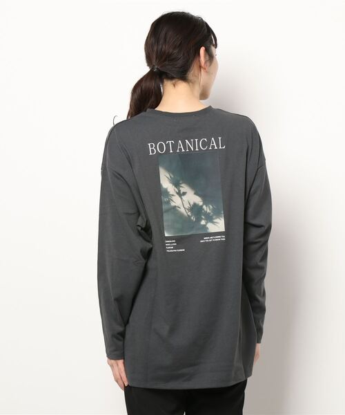 Samansa Mos2 blue（サマンサモスモスブルー）の「フォトプリント長袖Tシャツ（Tシャツ/カットソー・レディース・オフホワイト/サックスブルー/ピンク/ライトベージュ/チャコール・ﾌﾘ-）」の7枚目の写真