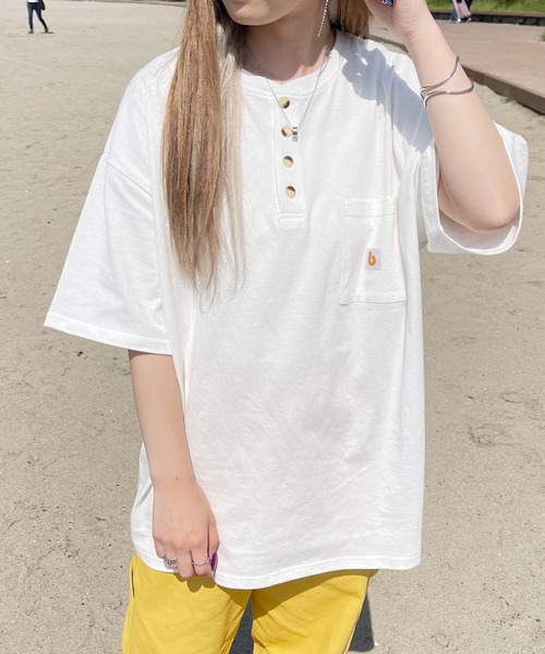 PairPair(ペアペア)の「ワッペン付きヘンリーネックTシャツ(ユニセックス)(Tシャツ/カットソー・メンズ・オフホワイト/グリーン/ボルドー/スミクロ/ブルー系・MEDIUM/LARGE)」の7枚目の写真