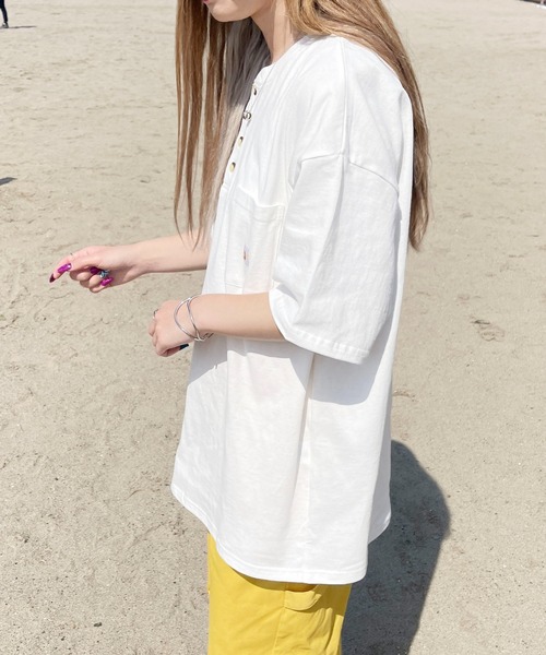 PairPair(ペアペア)の「ワッペン付きヘンリーネックTシャツ(ユニセックス)(Tシャツ/カットソー・メンズ・オフホワイト/グリーン/ボルドー/スミクロ/ブルー系・MEDIUM/LARGE)」の8枚目の写真