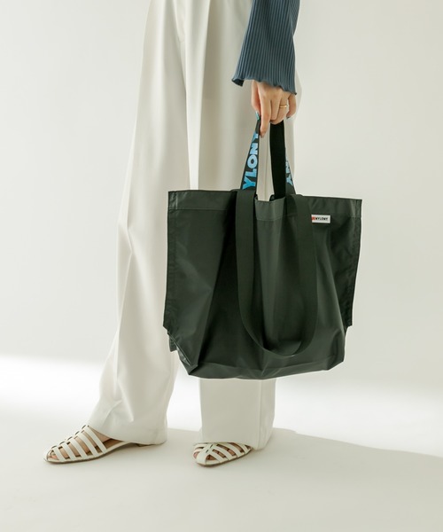 mystic(ミスティック)の「NYLONY ツーハンドルトート 小(トートバッグ・レディース・ブラック/ブルー/オレンジ・ONE SIZE)」の2枚目の写真